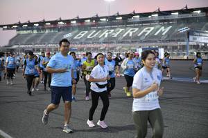 BIB: 5095, 51123
                            <button type="button" onclick="openModal(10463374)" class="btn btn-primary btn-sm float-right btn-popup" data-toggle="modal" data-target=".modal-high-quality">
                        <i class="fas fa-shopping-cart"></i> Add to Cart
                    </button>
                                            <button type="button" onclick="isThisMe(10463374, true)" class="btn btn-success btn-sm float-right btn-popup btn-isme hidden" data-toggle="tooltip" data-placement="bottom" title="นี่คือรูปของคุณใช่ไหม คลิกที่นี่เพื่อเอาเข้าอัลบั้ม">
                        <i class="fas fa-plus"></i> Add to album
                    </button>
                    <button type="button" onclick="isThisMe(10463374, false)" class="btn btn-warning btn-sm float-right btn-popup btn-isnotme hidden">
                        <i class="fas fa-ban"></i> Remove from album
                    </button>